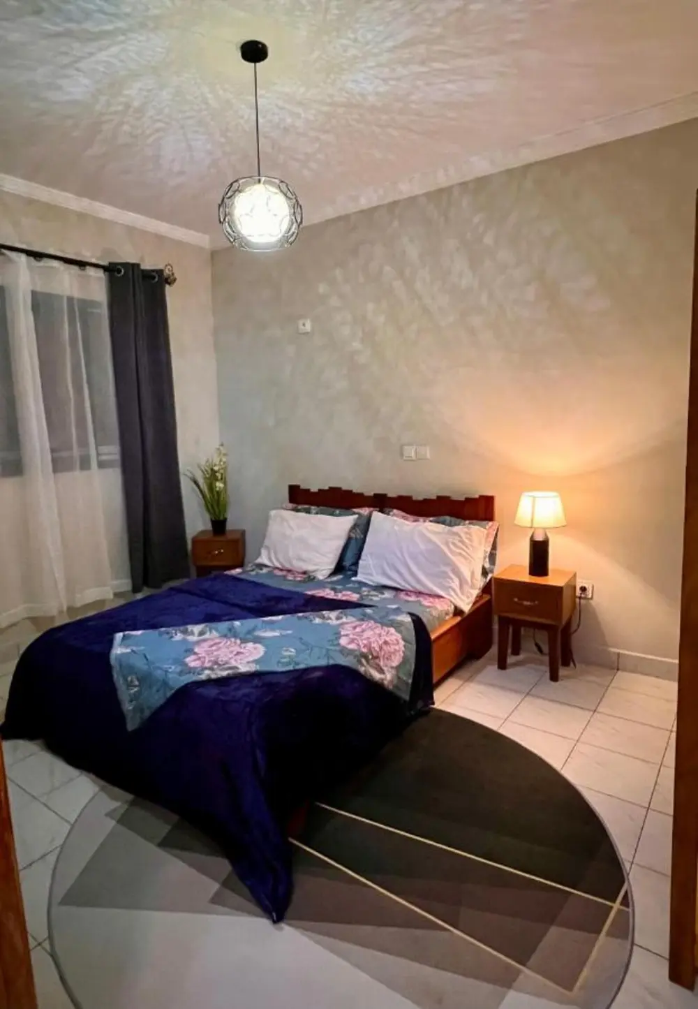 Chambre avec grand lit double